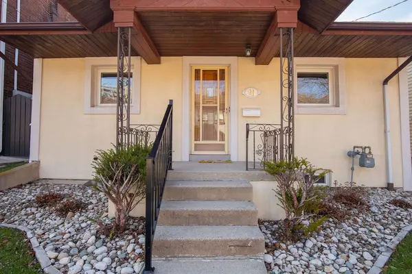 91 Pearl ST N, Hamilton, ON L8R 2Z2