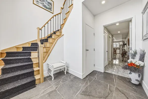 68 Vansitmart AVE N, Hamilton, ON L8H 3A5