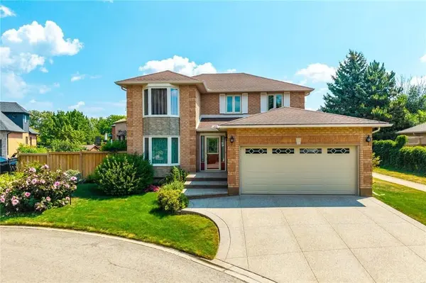 10 Shadowdale DR, Hamilton, ON L8E 5E7