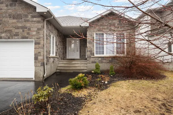 81 Giroux ST, The Nation, ON K0A 2M0