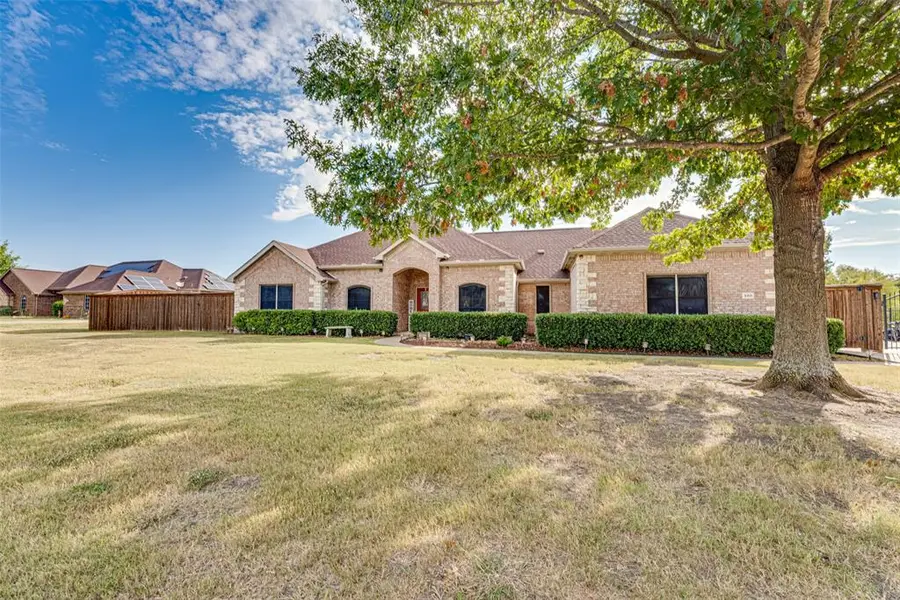 300 Springfield Lane, Red Oak, TX 75154