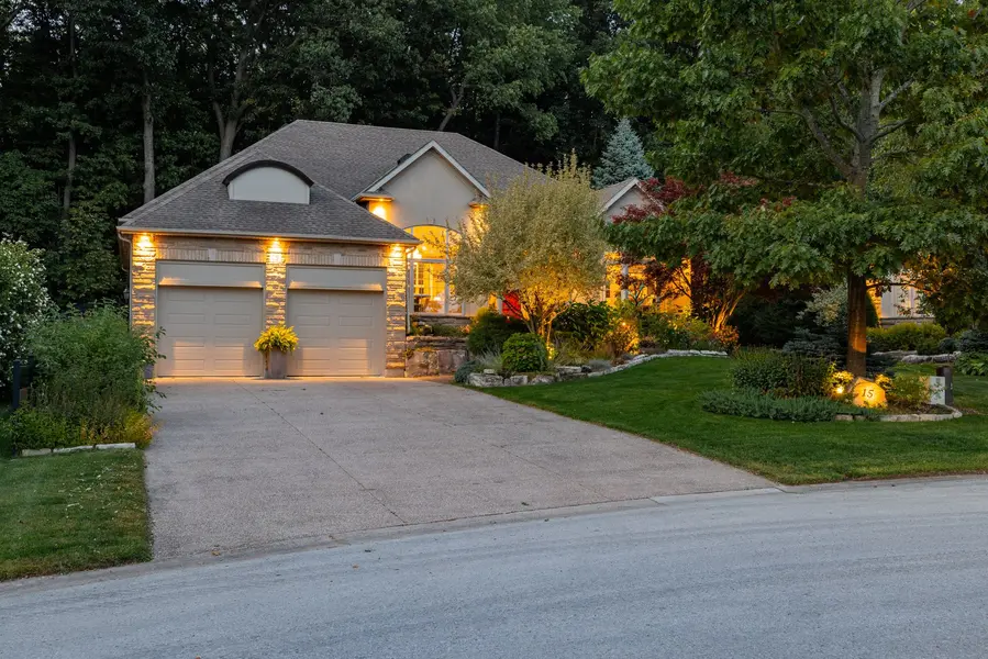 15 Mansfield DR, Pelham, ON L0S 1C0