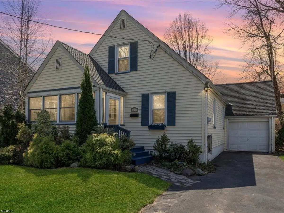 21 Mohawk Drive, Cranford Twp., NJ 07016