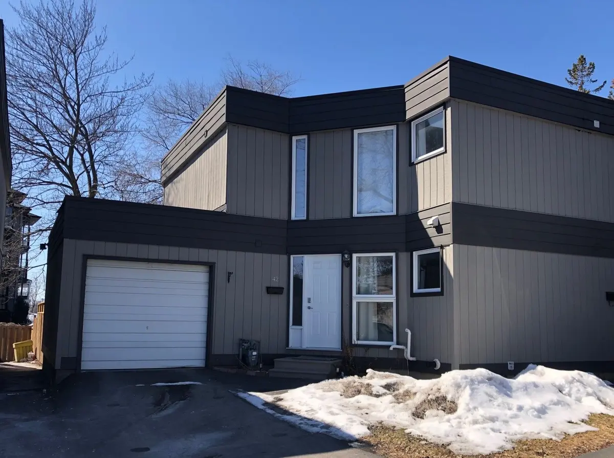 42 Compata WAY, Blackburn Hamlet, ON K1B 4W9