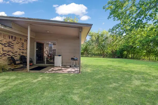 600 Sunset Street, Blossom, TX 75416