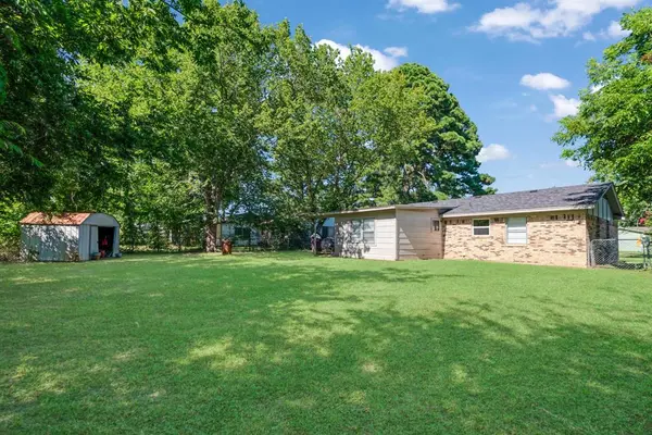 600 Sunset Street, Blossom, TX 75416