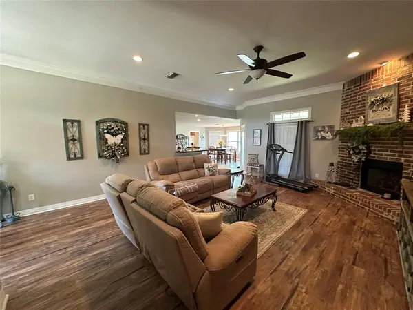 394 Sunland Park, Robinson, TX 76706