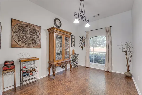 300 Springfield Lane, Red Oak, TX 75154