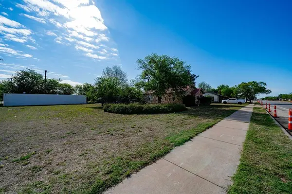 1104 N Avenue Avenue E, Haskell, TX 79521