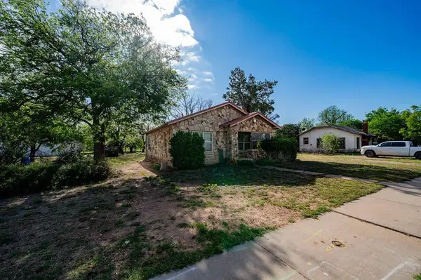 1104 N Avenue Avenue E, Haskell, TX 79521