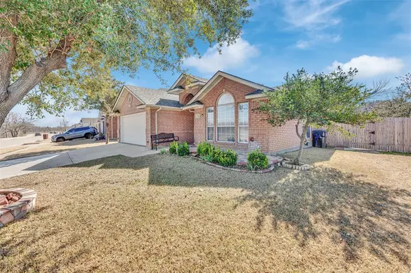 700 N Emma Drive, Arlington, TX 76002