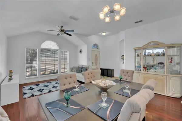 700 N Emma Drive, Arlington, TX 76002