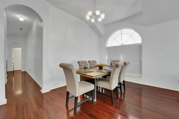 700 N Emma Drive, Arlington, TX 76002