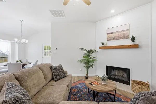 809 Mr Haney Drive, Midlothian, TX 76065