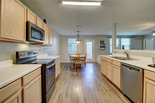 1305 Highcrest Drive, Burleson, TX 76028