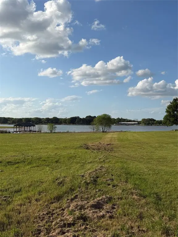 2000 Lakeside Drive, Bonham, TX 75418