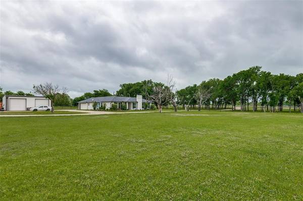 1301 Davis Lane, Terrell, TX 75160