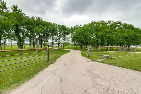 1301 Davis Lane, Terrell, TX 75160