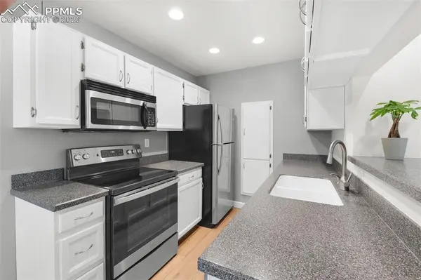 4529 Castlepoint DR, Colorado Springs, CO 80917