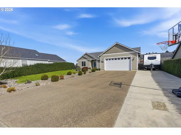 2025 ROOSEVELT LOOP, North Bend, OR 97459