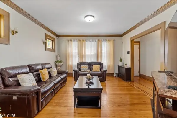 144 Bellevue St #1, Elizabeth City, NJ 07202