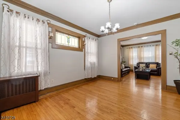 144 Bellevue St #1, Elizabeth City, NJ 07202