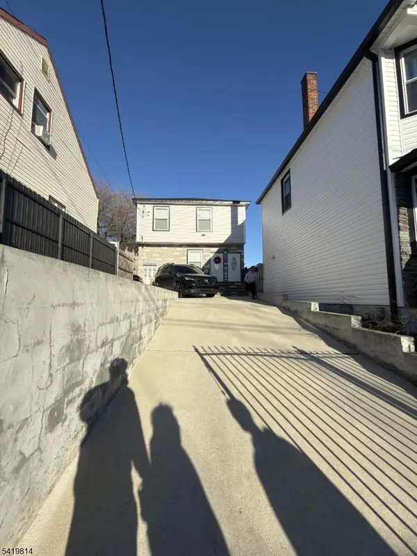 19 Dover St, Paterson City, NJ 07501