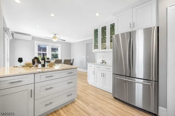 1130 Abbott Blvd, Fort Lee Boro, NJ 07024