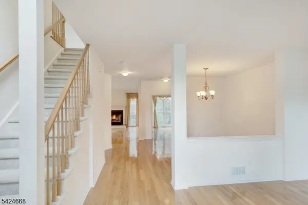 18 Mountain View Dr, Woodland Park, NJ 07424