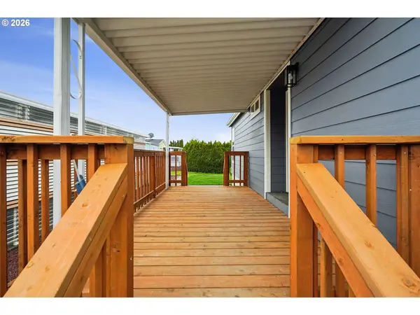 2768 OAKLAND LOOP SE, Salem, OR 97317