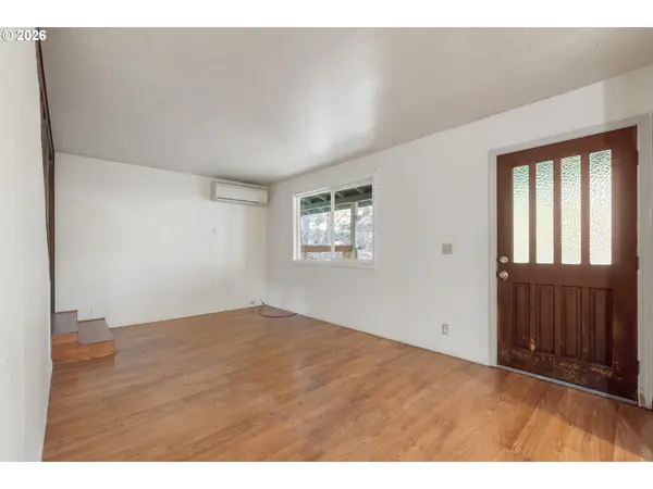 23939 RAZE RD, Elmira, OR 97437