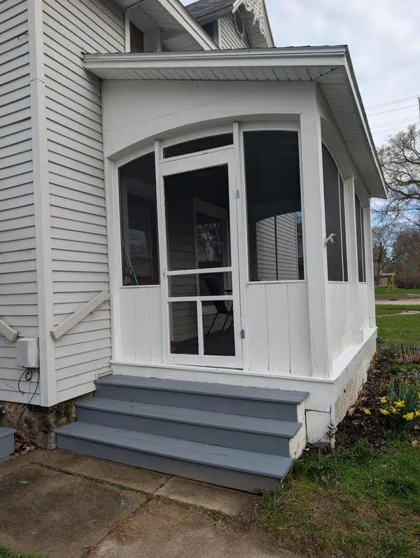 301 W Washington ST, Greenville, MI 48838