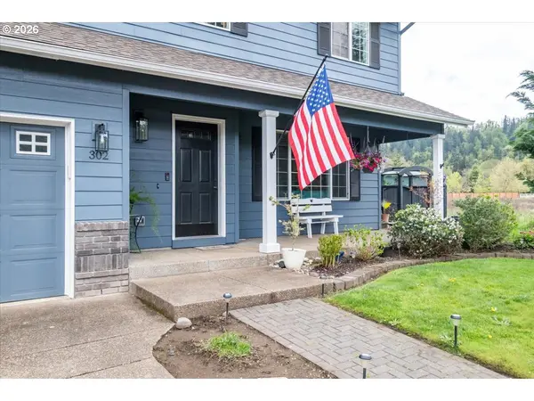 302 DIVISION ST, Silverton, OR 97381