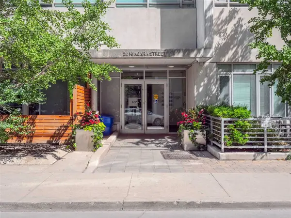 38 Niagara ST #808, Toronto C01, ON M5V 3X1
