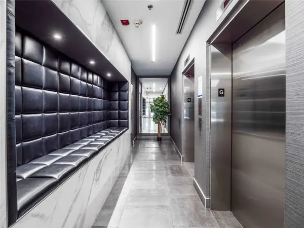 38 Niagara ST #808, Toronto C01, ON M5V 3X1