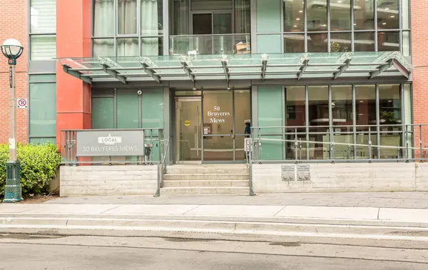50 Bruyeres Mews #901, Toronto C01, ON M5V 0H8