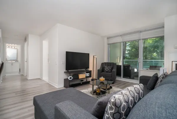 61 Town Centre CT #210, Toronto E09, ON M1P 5C5