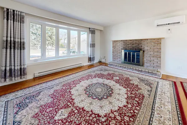 100 River DR, East Gwillimbury, ON L9N 1A4