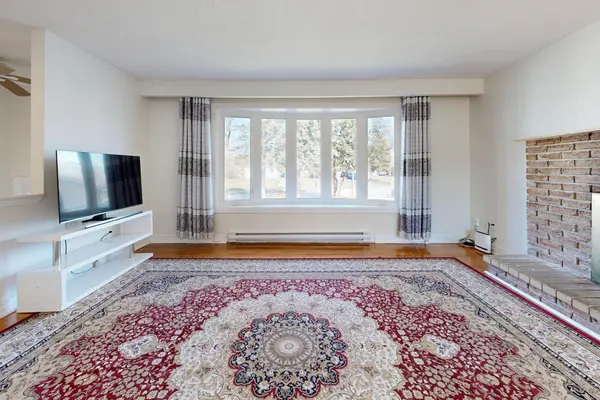 100 River DR, East Gwillimbury, ON L9N 1A4