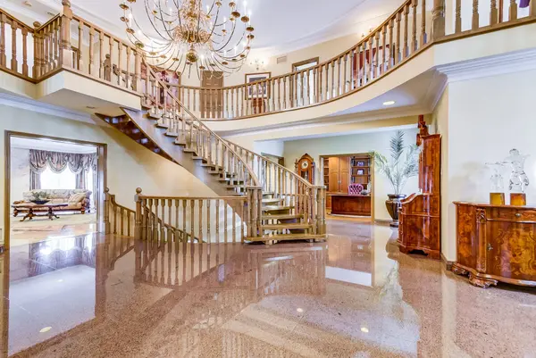 118 Cowan DR, Vaughan, ON L4L 3E9