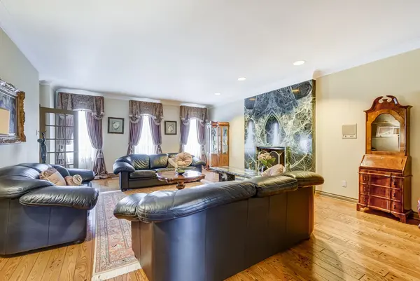 118 Cowan DR, Vaughan, ON L4L 3E9