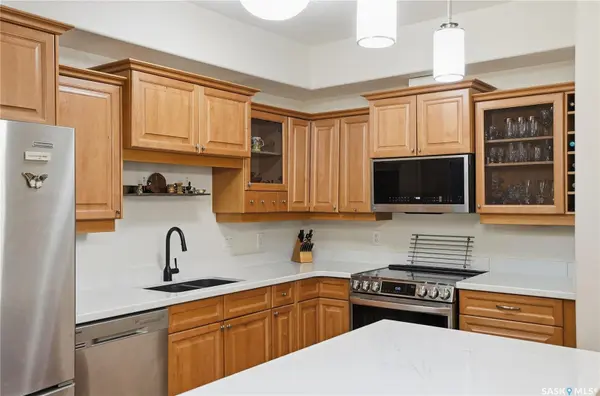 615 Saskatchewan CRESCENT W #207, Saskatoon, SK S7M 0A5