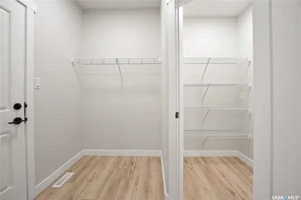 407 Fortosky MANOR, Saskatoon, SK S7M 5X3