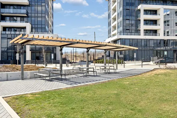 3200 William Coltson AVE #1302, Oakville, ON L6H 7W6