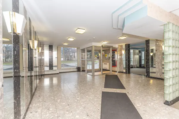 3077 Weston RD #1704, Toronto W05, ON M9M 3A1