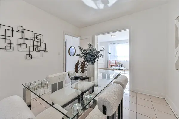 5 Regent ST, Toronto W03, ON M6N 3N6