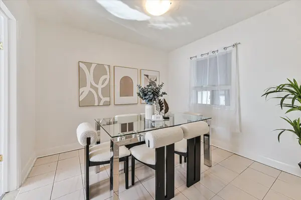 5 Regent ST, Toronto W03, ON M6N 3N6