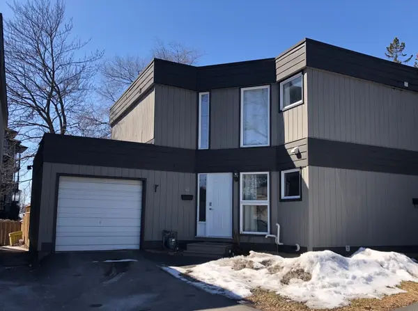 42 Compata WAY, Blackburn Hamlet, ON K1B 4W9