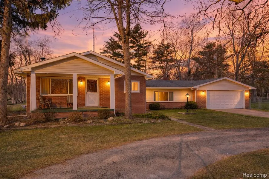 2237 Cromie DR, Warren, MI 48092