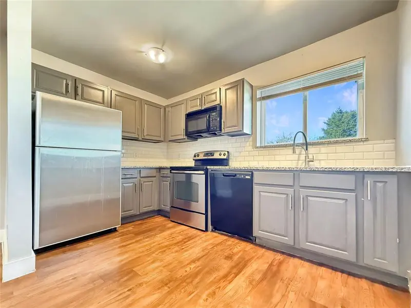 740 Edgemont Avenue #204, Dallas, TX 75216